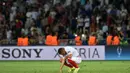 Pemain Sevilla, Ciro Immobile tertunduk usai kalah melawan Barcelona pada laga UEFA Super Cup di Tbilisi, Georgia, Selasa (11/8/2015). Bercelona menang 5-4 atas Sevilla. (AFP Photo/Kirill Kudryavtsev)
