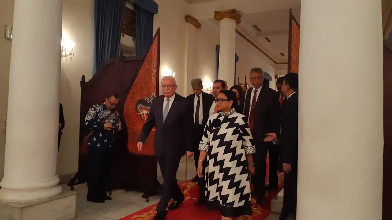 Menteri Luar Negeri Palestina Riyad al-Maliki dan Menteri Luar Negeri RI Retno Marsudi di Kemlu RI, Jakarta (16/10) (Rizki Akbar Hasan / Liputan6.com)