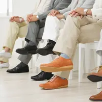 Menyilangkan kaki ternyata memberikan efek buruk bagi kesehatan.