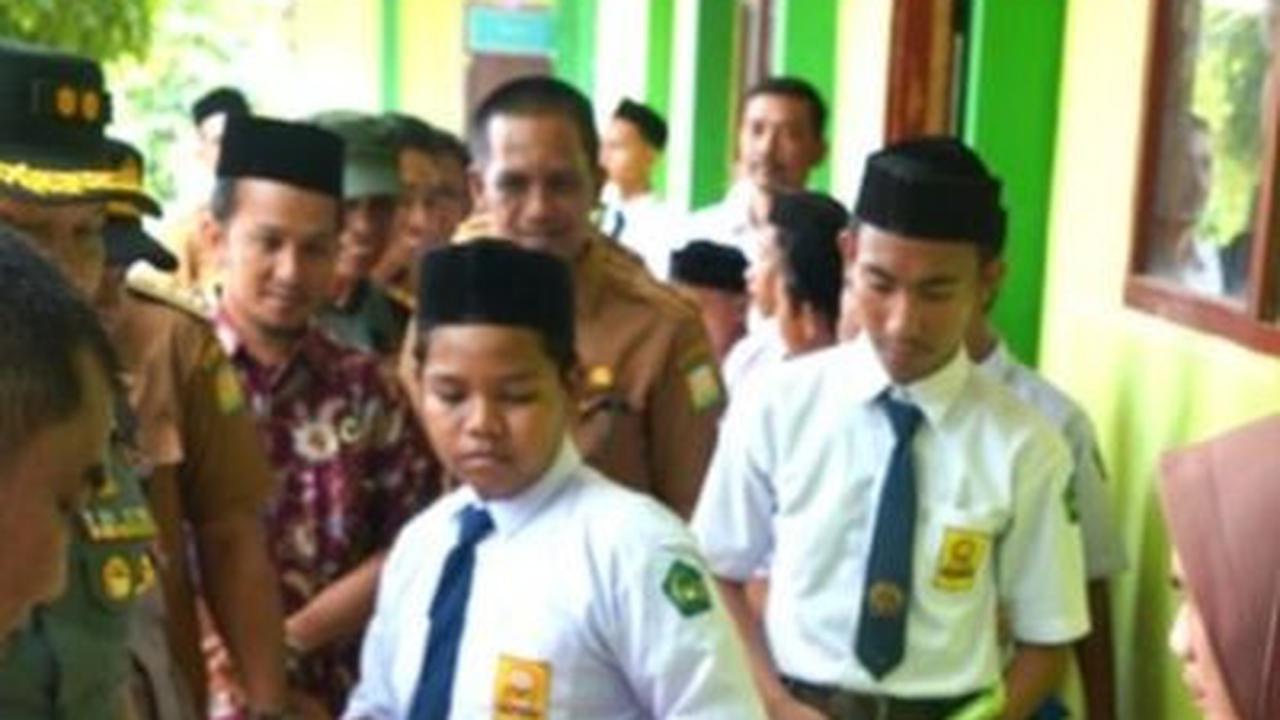 Aceh Besar Simulasi Makan Siang Gratis Bagi Pelajar SMP, Menunya Ayam Goreng hingga Sayur Sop