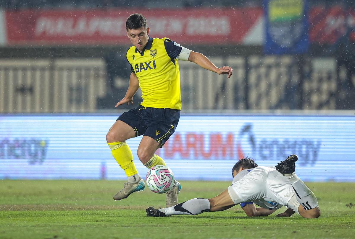FOTO: Port FC Kalahkan Oxford United, Boyong Trofi Piala Presiden 2025 ke Thailand
