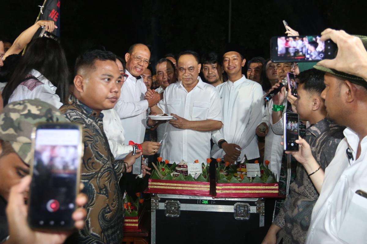 Relawan Prabowo-Gibran gelar tasyakuran dan doa bersama di Tugu Proklamasi