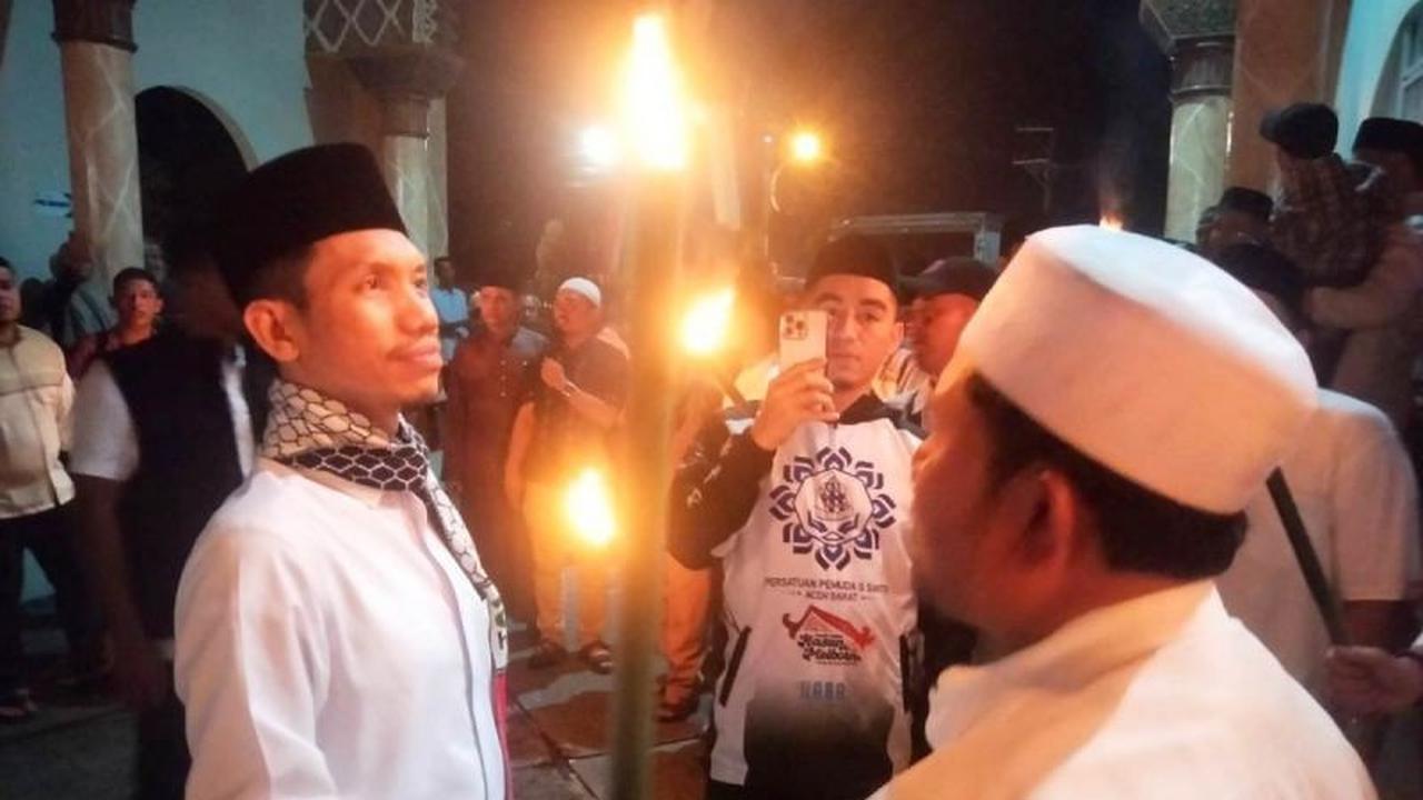 Semarak Pawai Obor Idul Fitri Aceh Barat: Ganti Konvoi Kendaraan dengan Jalan Kaki