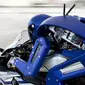 Robot buatan Yamaha ini diklaim menjadi robot humanoid pertama yang bisa mengendarai sepeda motor (Doc: Mashable)