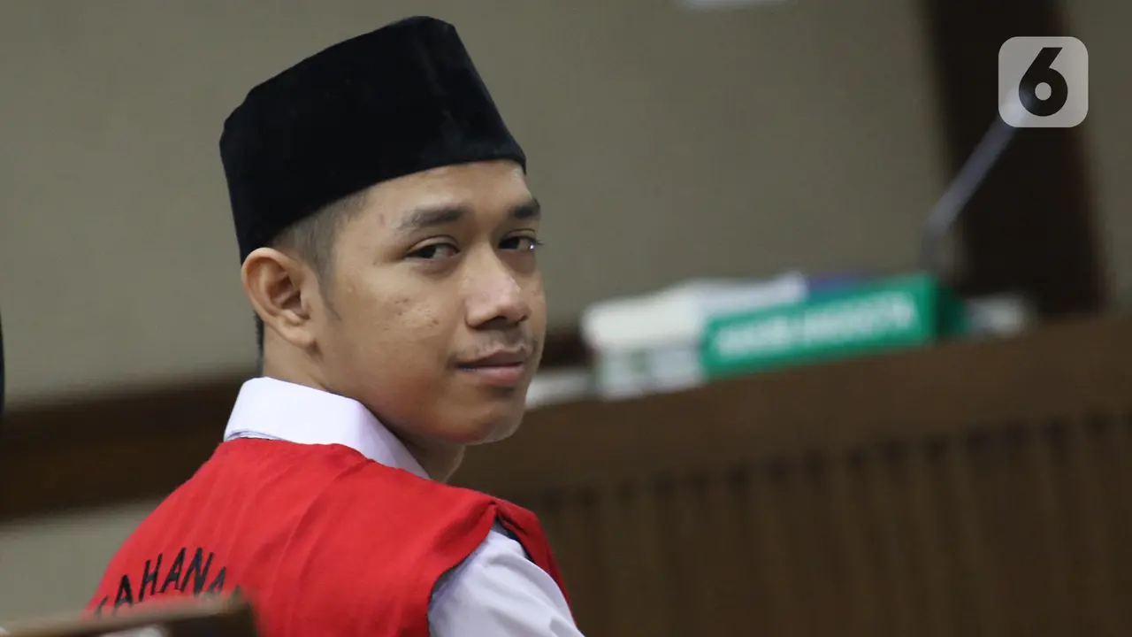 Luthfi Si Pembawa Bendera Jalani Sidang Perdana