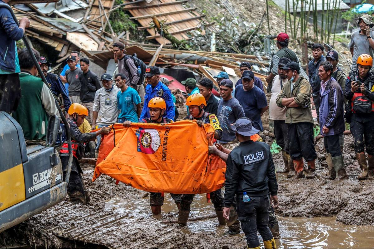 Banjir bandang dan tanah longsor di Karo