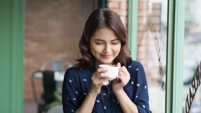 wanita februari kopi