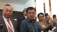 Wakil Presiden Republik Indonesia Muhammad Jusuf Kalla didampingi Menteri Luar Negeri Retno Marsudi dan Ketua Diaspora Indonesia Edward Wanandi (Liputan6.com/Teddy Tri Setio Berty)