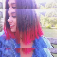 Rambut ombre memang sedang hits banget pada zaman sekarang.