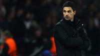 Pelatih Arsenal asal Spanyol, Mikel Arteta, terlihat selama pertandingan leg kedua semifinal Liga Champions UEFA antara Paris Saint-Germain (PSG) dan Arsenal di stadion Parc des Princes di Paris,&nbsp;Kamis dini hari WIB (8-5-2025). (Thomas SAMSON/AFP)