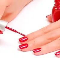 Ilustrasi memakai kuteks. (via: fpaparazzi.com)