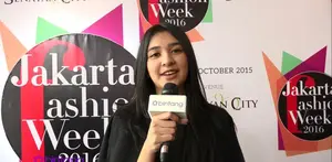 Menghadiri Jakarta Fashion Week 2016, Mikha Tambayong hanya menjadi penikmat fashion. Kurang mengerti fashion salah satu alasan Mikha Tambayong untuk tidak ikut ke dunia fashion.