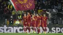 Pemain AS Roma merayakan gol yang dicetak oleh Paulo Dybala saat laga lanjutan Liga Italia 2023/2024 melawan Torino di Olympic Stadium, Roma, Italia, Selasa, (27/02/2024) dini hari WIB. (AP Photo/Gregorio Borgia)