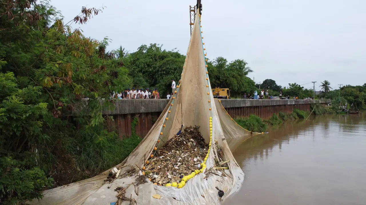 Sampah Sungai Cisadane
