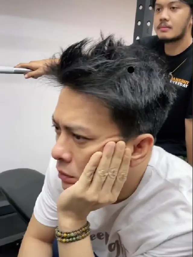 Ariel NOAH saat Menonton Video Begitu Syulit Lupakan Reyhan