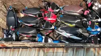Belasan motor di dalam truk (Merdeka.com)