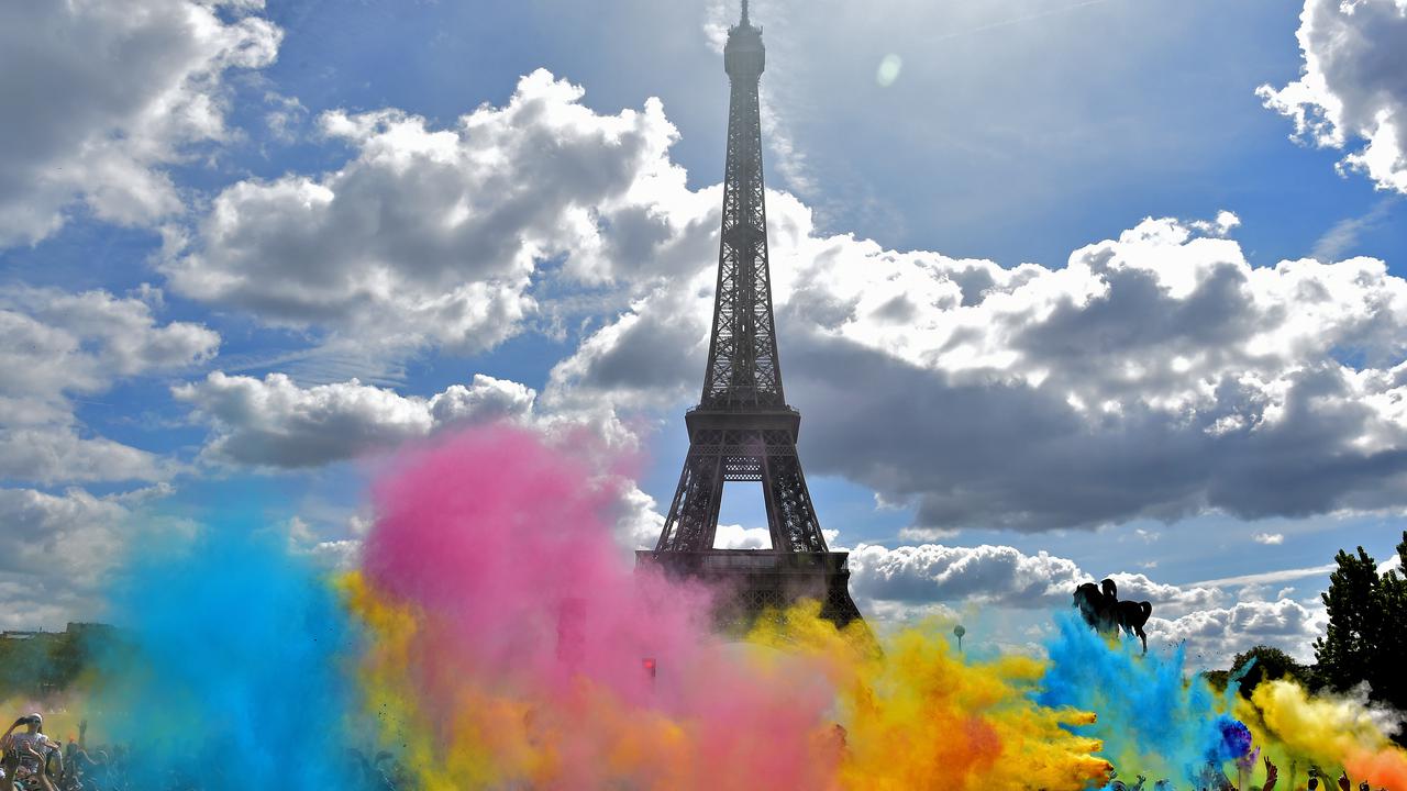 Color Run 2017 di Menara Eiffel-AFP-20170417