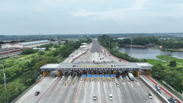 Lalu Lintas keluar Jabotabek menuju arah Trans Jawa melalui GT Cikampek Utama. (Dok Jasa Marga)