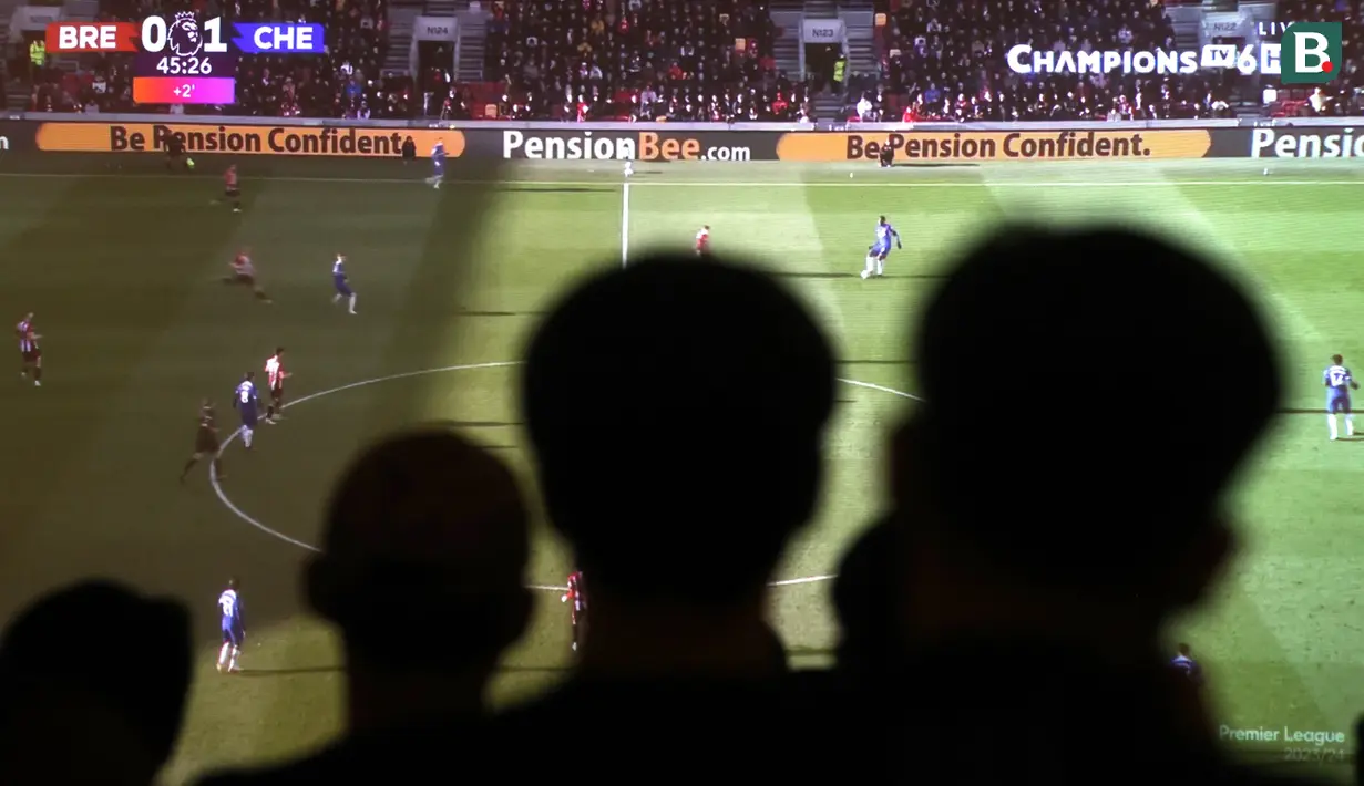 <p>Suasana Roaring Night Liga Inggris antara Brentford vs Chelsea di Hotel Ibis Styles Jakarta, Sabtu (2/3/2024). (Bola.com/M Iqbal Ichsan)</p>