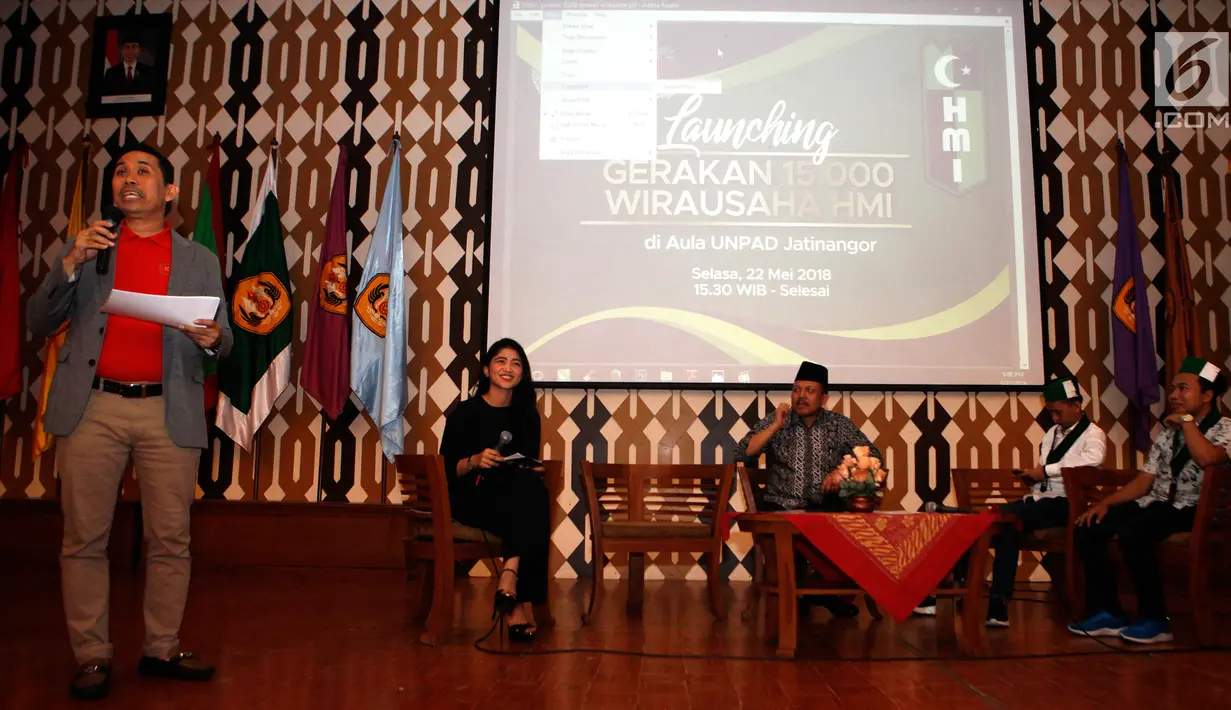 Presidium Majelis Nasional KAHMI Kamrusammad saat menjadi pembicara Peluncuran Gerakan 15.000 Wirausaha HMI di Jatinagor, Jawa Barat, Selasa (22/5). Kamrusammad menyambut baik komitmen PB HMI yang akan mencetak 15.000 wirausaha baru. (Liputan6.com/HO/Bon)