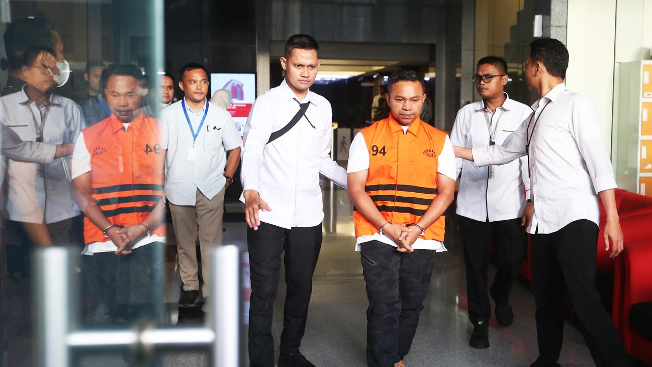 FOTO: Baru 9 Bulan Jadi Gubernur, Abdul Wahid Digelandang KPK dalam Kasus Pemerasan