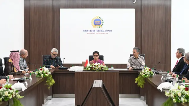 Para Duta Besar negara-negara Arab sampaikan penghargaan untuk Retno Marsudi atas kepemimpinan Indonesia dalam isu Palestina (Kemlu RI).