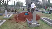 Liang lahat untuk jenazah mantan Ibu Negara Ani Yudhoyono di TMP Kalibata, Jakarta Selatan. (Liputan6.com/Yopi Makdori)