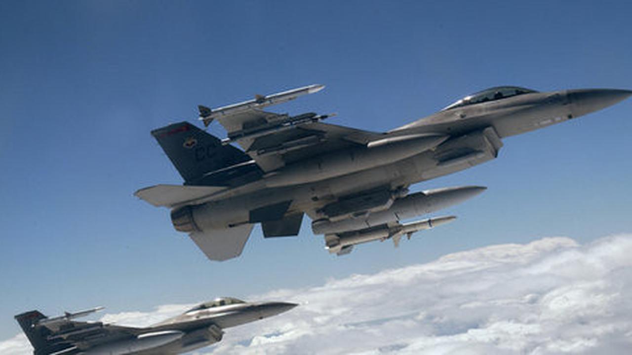 F-16 Viper; Raja di darat, laut, udara