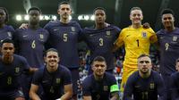 Timnas Inggris mengenakan jersey tandangnya. (AP)