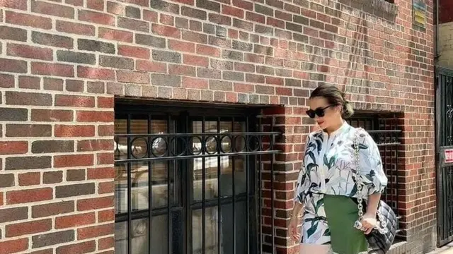 Reza Artamevia saat ini sedang liburan di New York