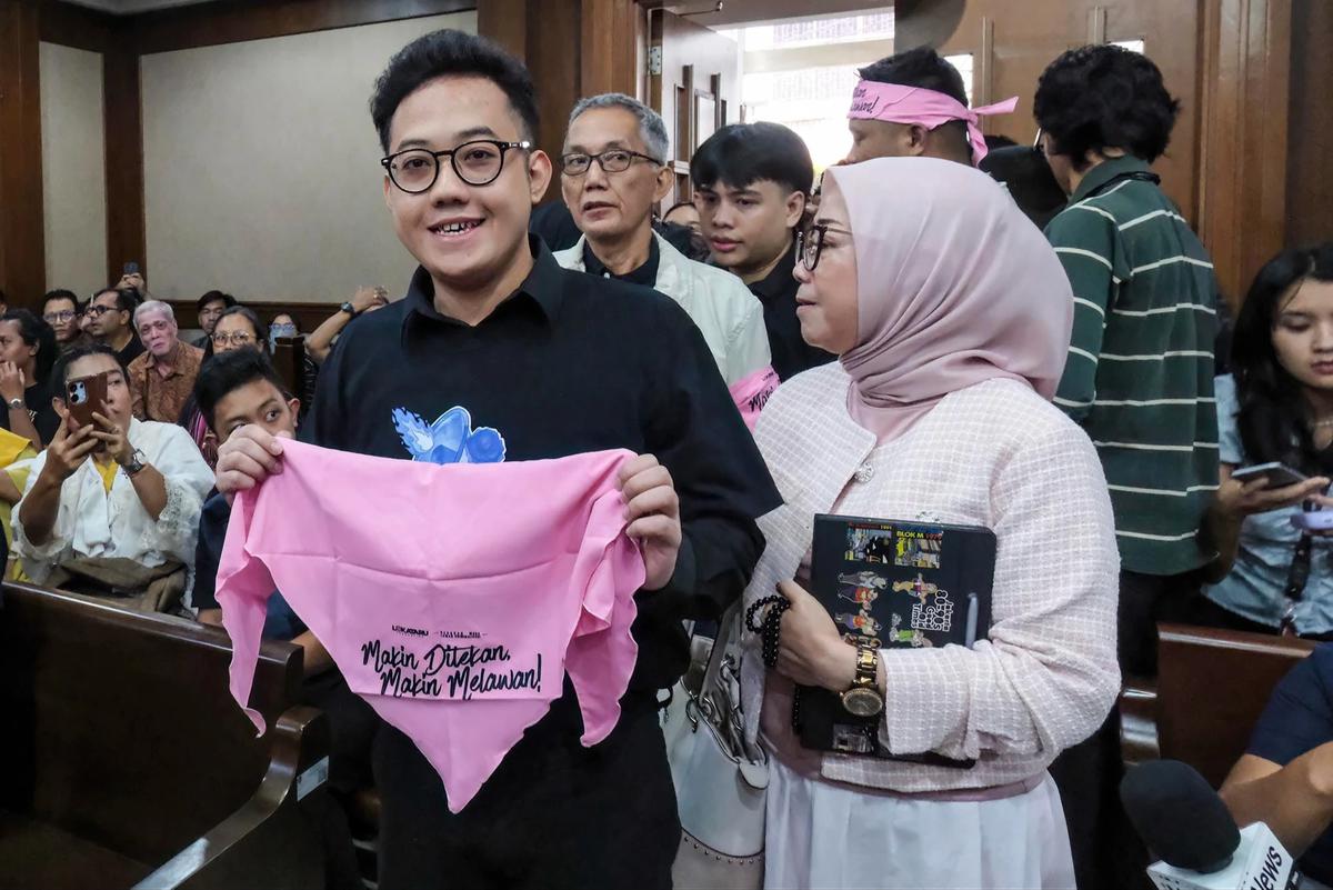FOTO: Delpedro CS Divonis Bebas dalam Kasus Dugaan Penghasutan Demonstrasi Agustus 2025
