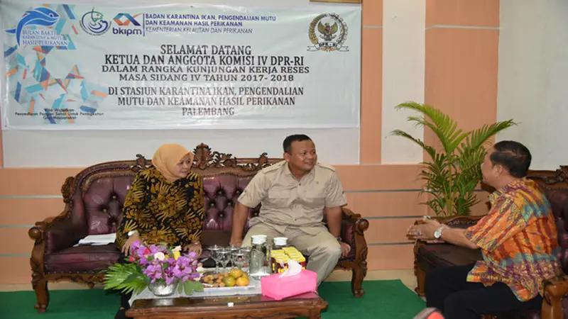 Edhy saat memimpin Tim Kunjungan Kerja Komisi IV DPR RI ke kantor SKIPM Palembang, Sumsel, Sabtu (28/4/2018).