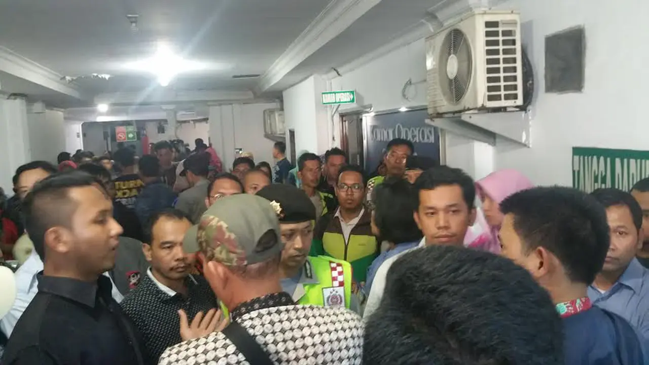 warga mendatangi RS Harapan Bunda