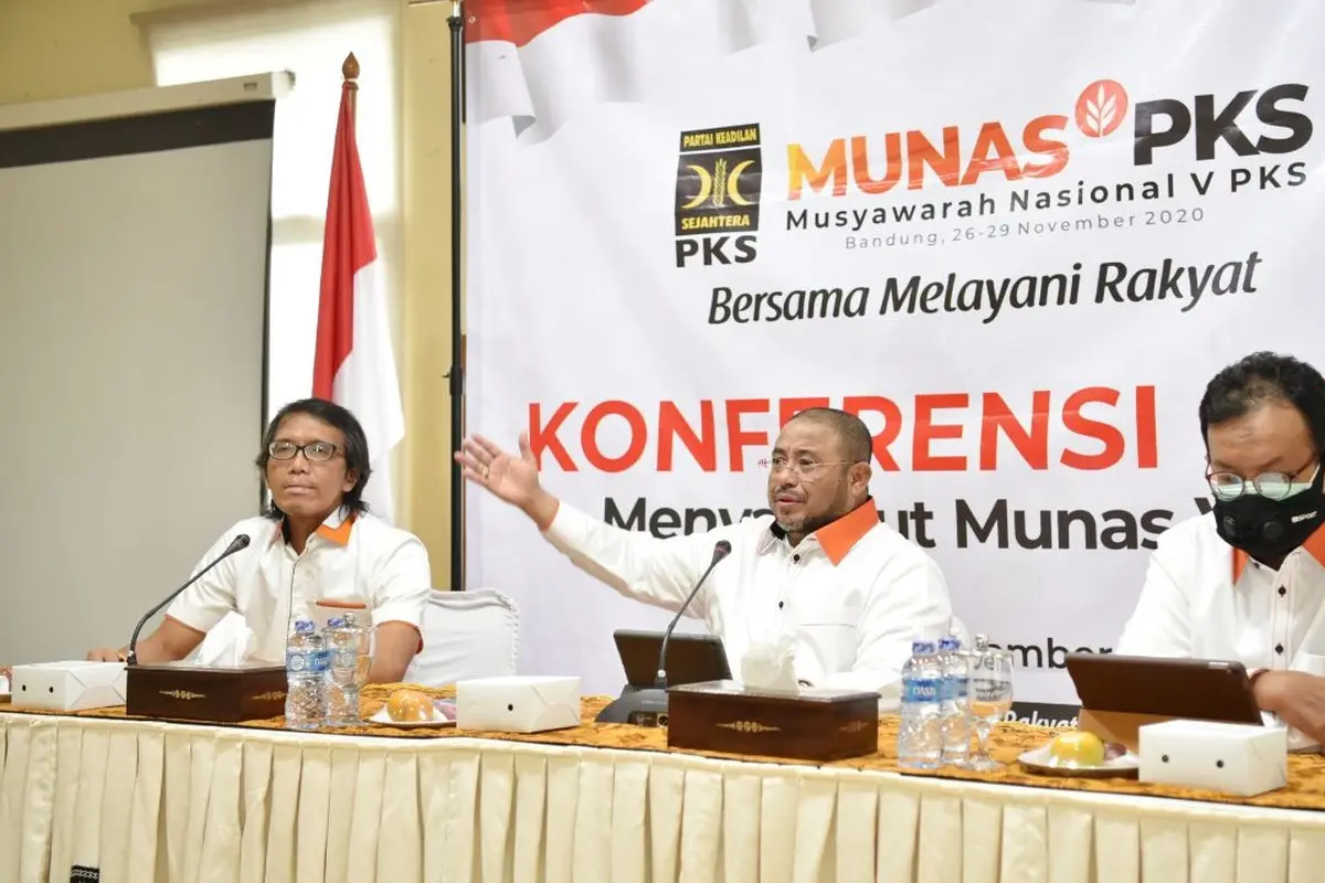 Sekjen PKS, Habib Aboe Bakar Al Habsy, Saat Mengumumkan Persiapan Munas V.