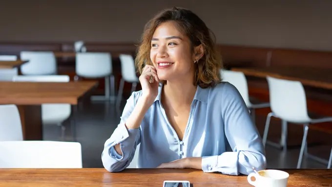 wanita juli sikap dewasa