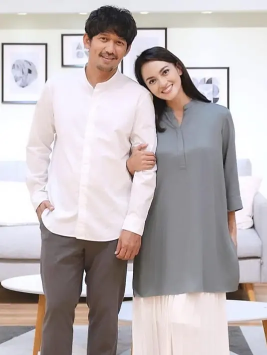 Tampilan sederhana dengan blouse tunik juga akannjadi pilihan baju yang cantik dipakai di bulan Ramadan.  [Foto: Instagram. Ririn Ekawati]