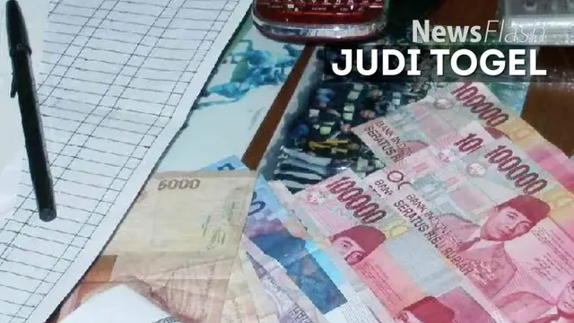 Bermodalkan handphone, pria berinisial AEL, meraup keuntungan puluhan juta rupiah setiap bulannya, dari hasil kerjanya sebagai perantara judi togel bola.