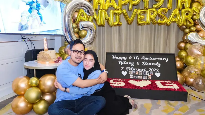 Beri Kejutan Istri, 6 Momen Anniversary Pernikahan Juragan 99 dan Shandy Purnamasari