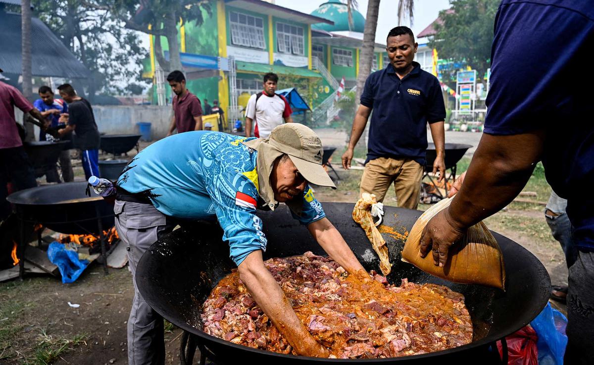 Tradisi Kuah Beulangong Meriahkan Maulid Nabi di Aceh