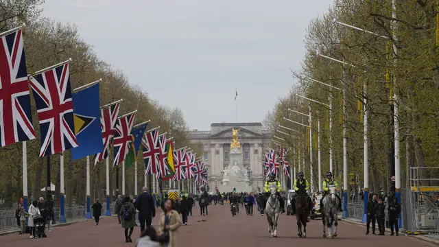 Inggris Berhias Jelang Penobatan Raja Charles III