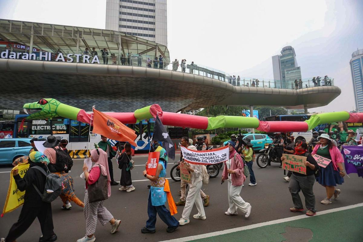 FOTO: Long March Aksi Iklim di Jakarta, Desak Prabowo Tegaskan Komitmen di PBB