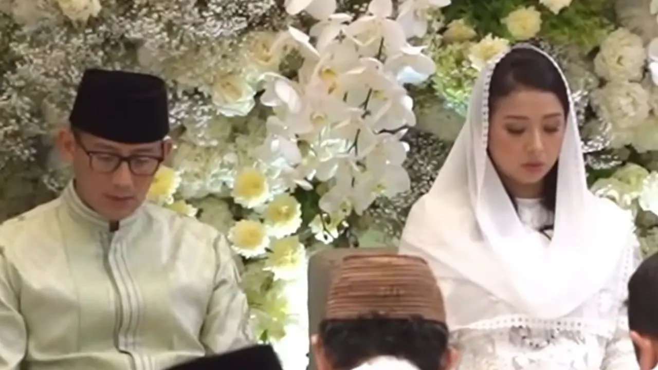 Momen Sandiaga Uno menangis terharu saat melepas putri sulungnya minta izin menikah
