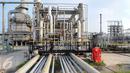 Tabung - tabung kilang VI Balongan di Indramayu, Jawa Barat, (14/1). RU VI Balongan merupakan tumpuan produksi BBM jenis Pertamax Series milik PT. Pertamina (Persero). (Liputan6.com/Helmi Afandi)