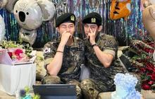 Bawa Dirinya Sebagai Hadiah, Jin BTS Bikin Kejutan Manis di Weverse Live RM dan V Usai Wamil