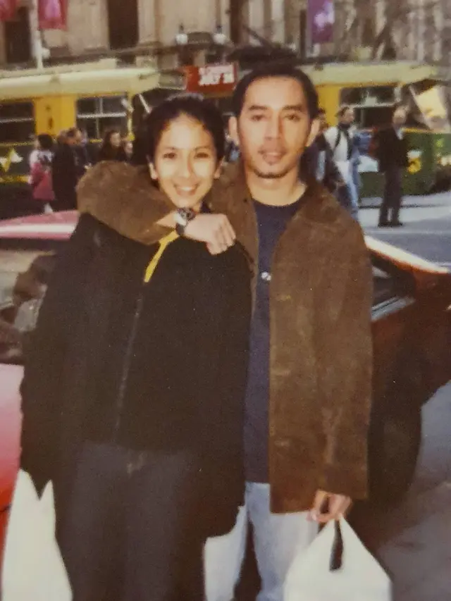 20 Tahun Berumah Tangga, Ini 6 Potret Lawas Novita Angie Bersama Suami
