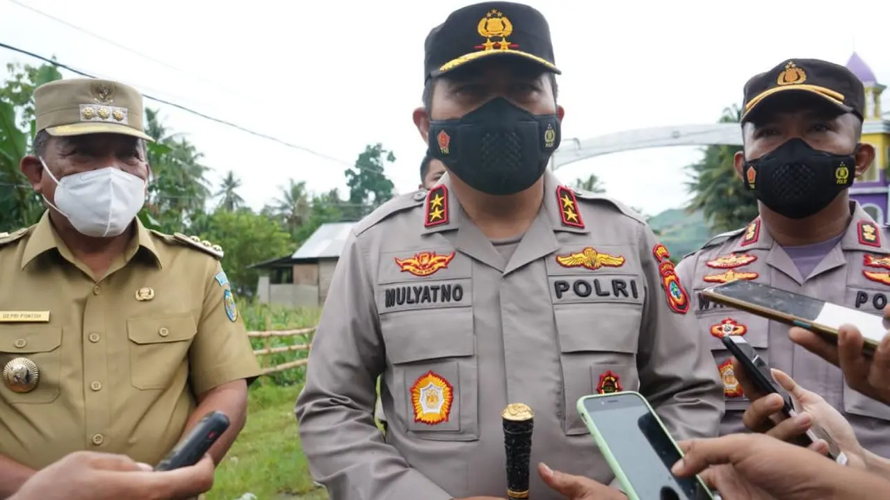 Kapolda Sulut Irjen Pol Mulyatno meninjau pelaksanaan tugas personel Polri yang berada di perbatasan Provinsi Sulut dan Gorontalo.