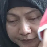 Suami dari Iga Mawarni, Charles Rubiyan Arifin meninggal pada Kamis (17/11/2016). Sang adik, Mahesa pun menyampaikan kronologi kepergian kakaknya.