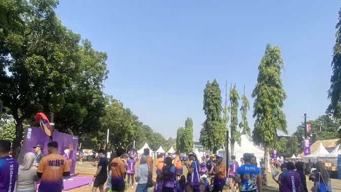 Peserta Lari Terganggu Abu Anak Krakatau, Debu Masuk Sepatu dan Kaca Mata