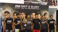 Sebanyak enam petarung MMA bakal memeriahkan One Championship: Grit and Glory yang akan digelar di Jakarta Convention Center (JCC) pada 12 Mei 2018. (Bola.com/Zukfirdaus Harahap)