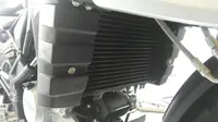 Mesin BMW G 310 S didinginkan oleh radiator. (Foto: Arief Aszhari)